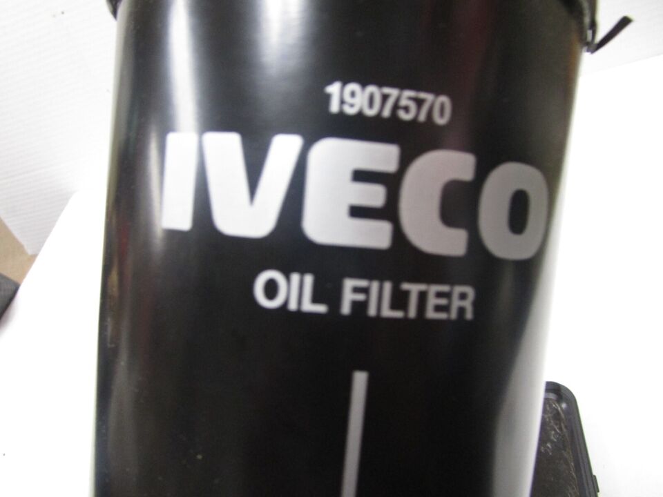 (1) IVECO OIL FILTER 1907570 (NEW)